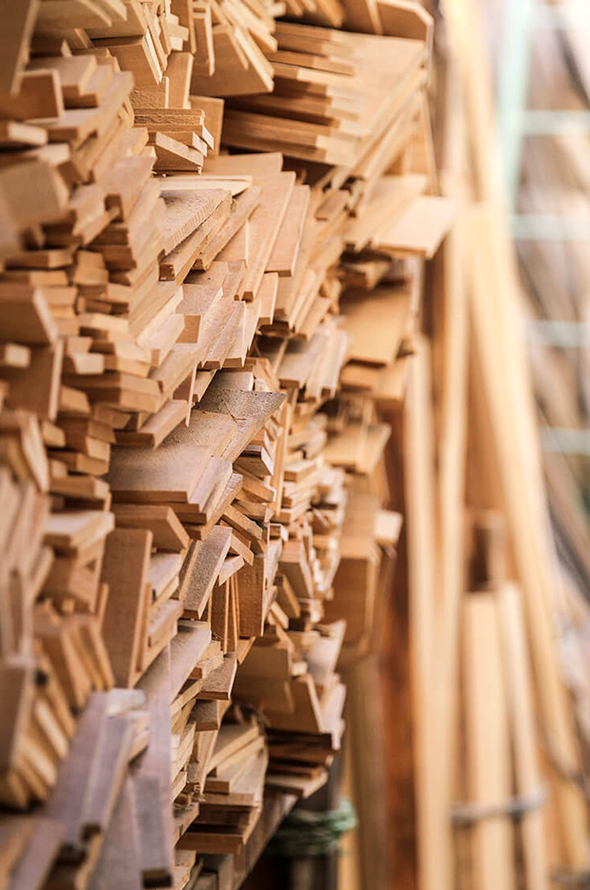 木曾谷国有林で産する天然木曽檜で樹齢300年前後の材料を使用しています。 